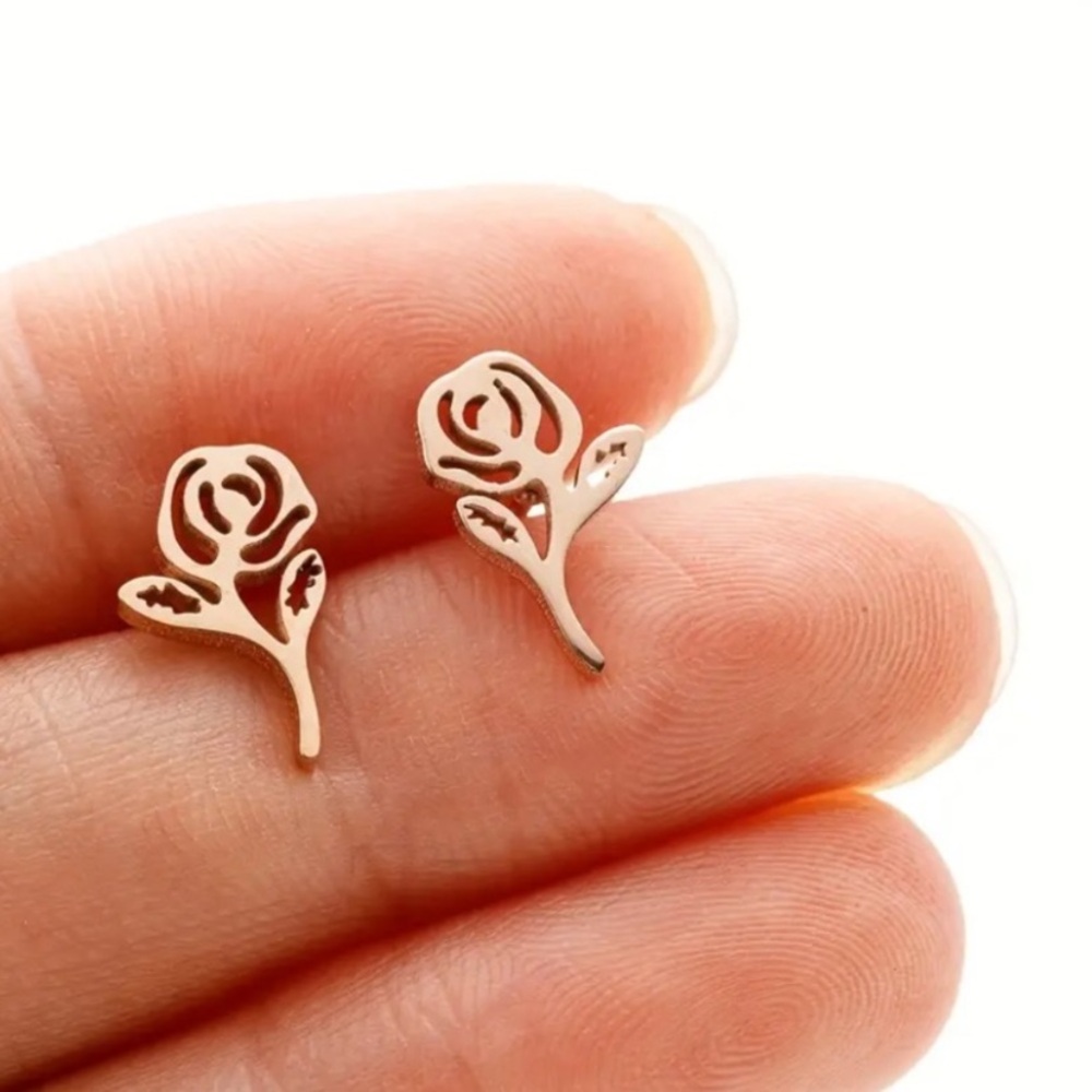 NEW Dainty Rose stud Earrings in Rose Gold color - Boutique